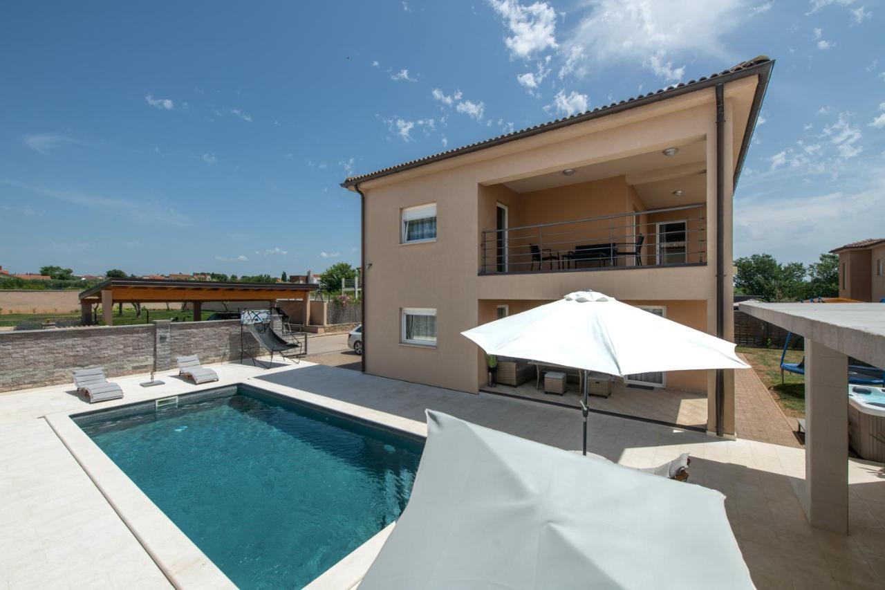 Villa Maslina Vodnjan Exterior photo